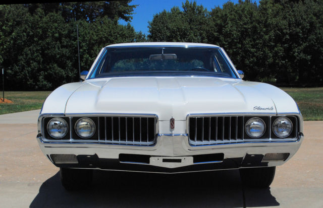 1969 White Oldsmobile Cutlass 2dr post
