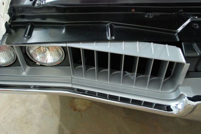 1969 White Oldsmobile Cutlass 2dr post