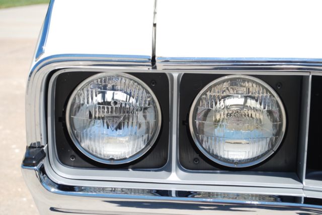 1969 White Oldsmobile Cutlass 2dr post