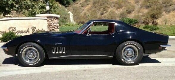 1969 Black Chevrolet Corvette Coupe / Removable top