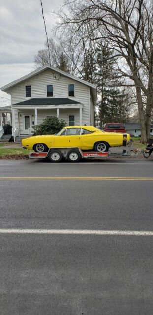 1969 Yellow Dodge Coronet Coupe