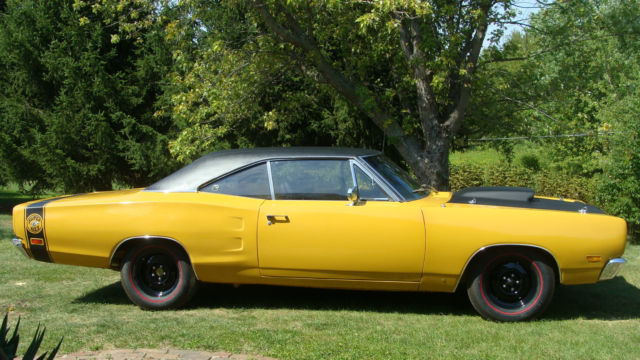 1969 Butterscotch Dodge Coronet
