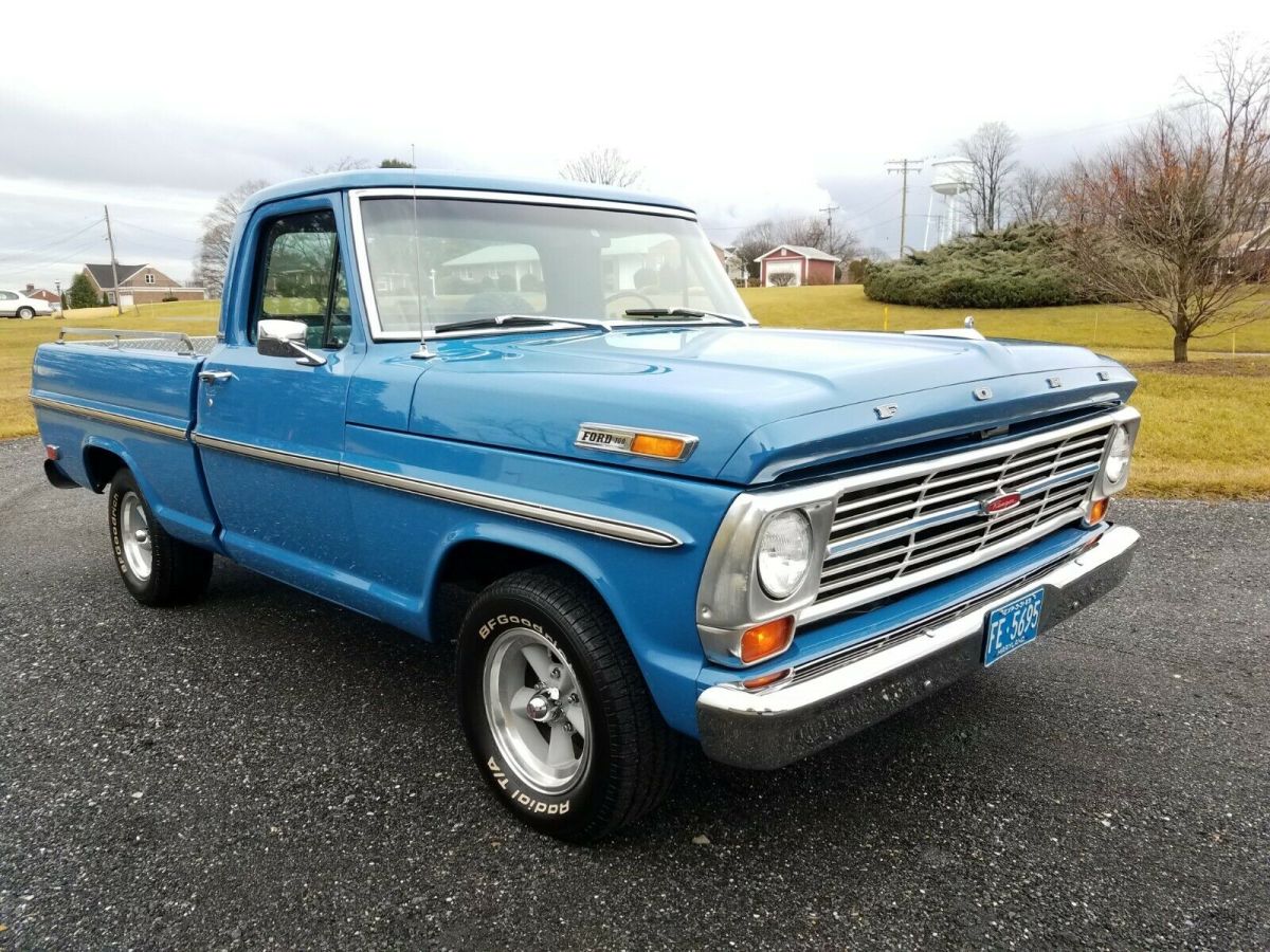 1969 Blue Ford F-100 Short bed