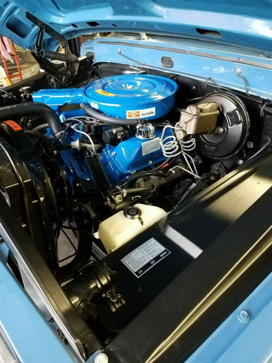 1969 Blue Ford F-100 Short bed