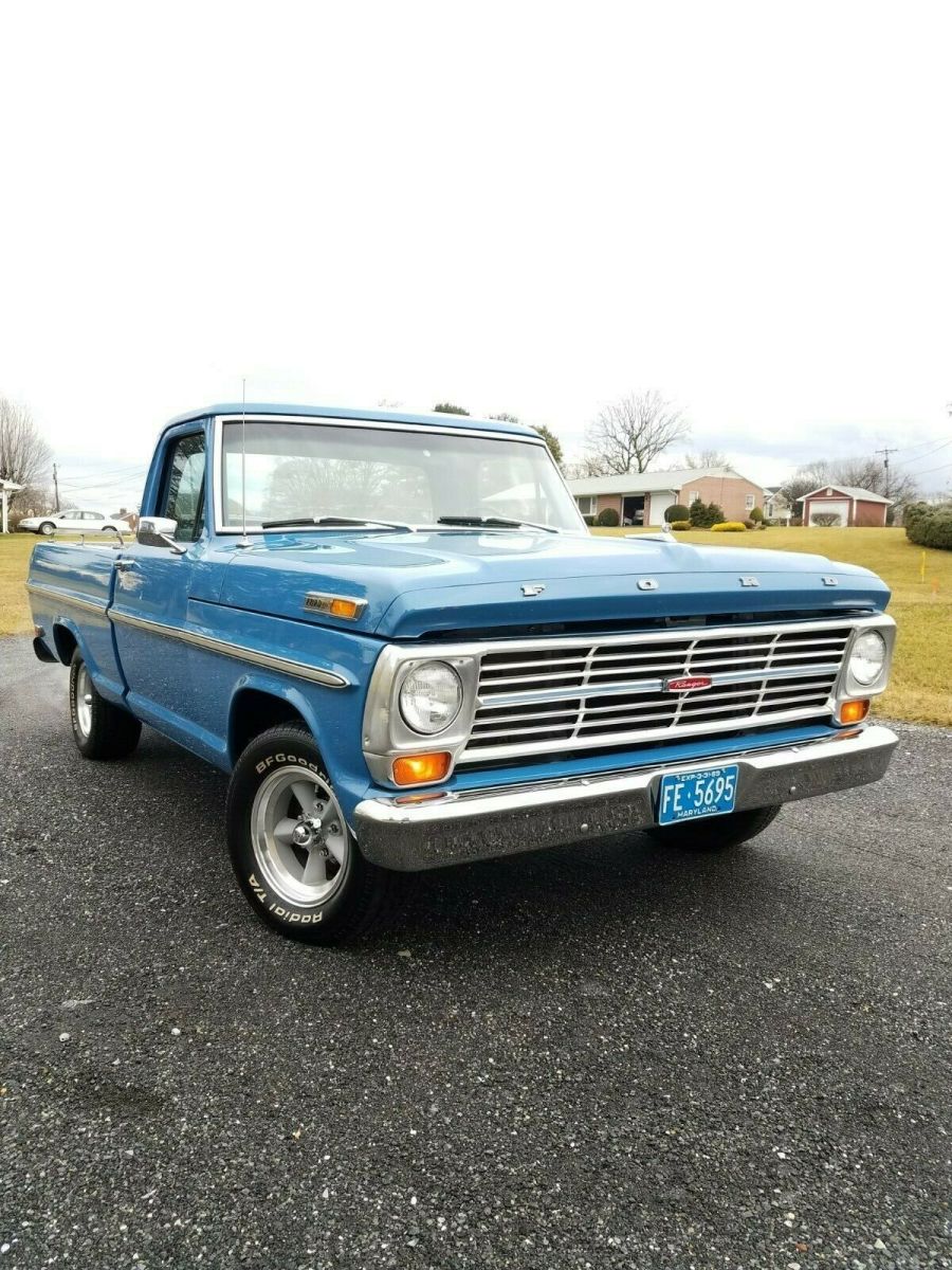 1969 Blue Ford F-100 Short bed