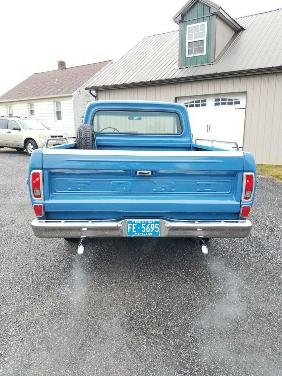 1969 Blue Ford F-100 Short bed