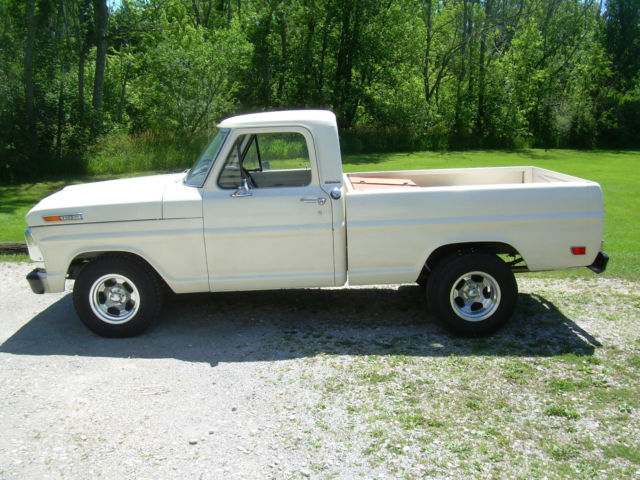 1969 white Ford F-100 standerd custom cab,fleetside shortbed