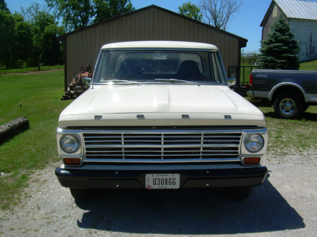 1969 white Ford F-100 standerd custom cab,fleetside shortbed