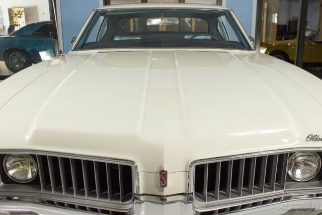 1969 White Oldsmobile Cutlass