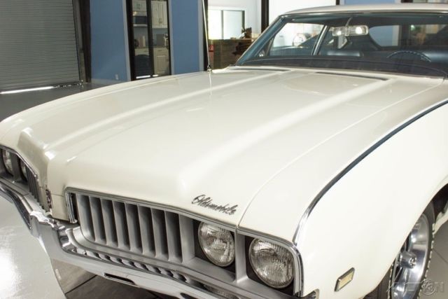 1969 White Oldsmobile Cutlass
