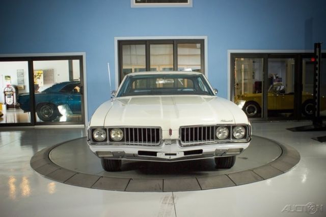 1969 White Oldsmobile Cutlass
