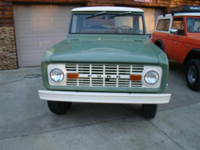 1969 Boxwood Green Ford Bronco original 1/2 Cab