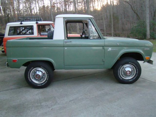 1969 Boxwood Green Ford Bronco original 1/2 Cab