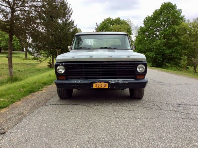 1969 White Ford F-100