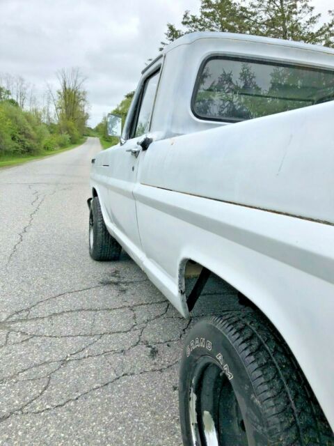 1969 White Ford F-100
