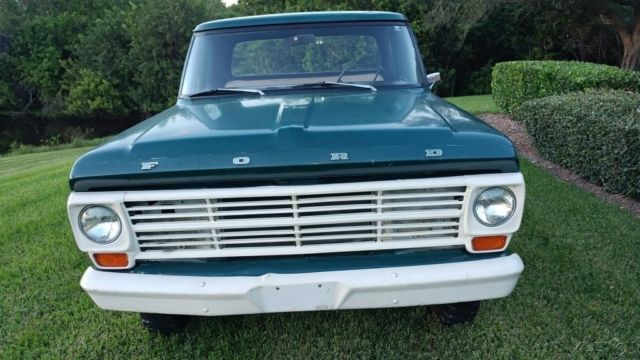 1969 Green Ford F-100 Pickup Truck