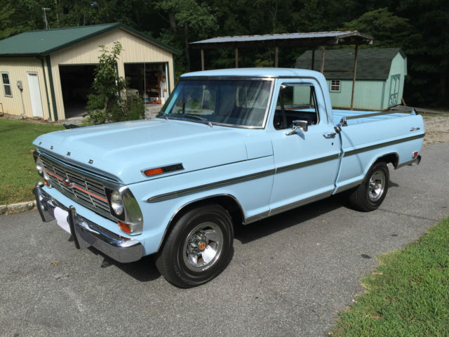 1969 Light blue Ford F-100 Short Bed