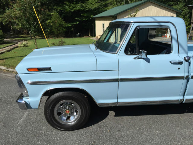 1969 Light blue Ford F-100 Short Bed