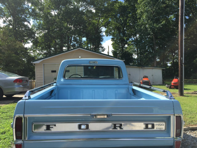 1969 Light blue Ford F-100 Short Bed