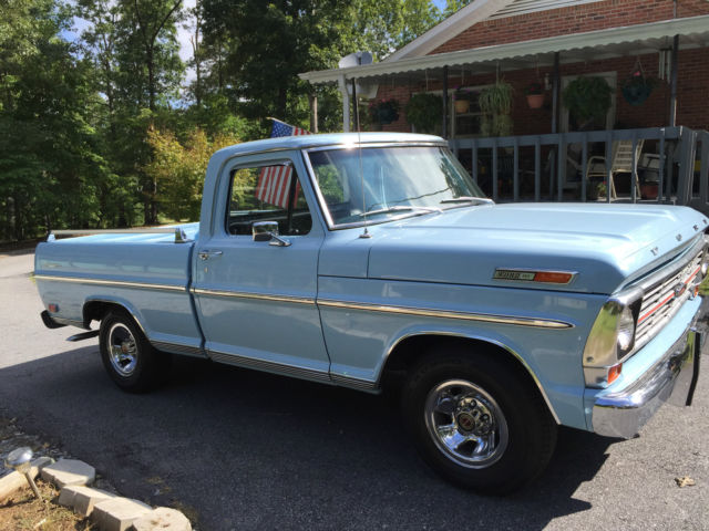 1969 Light blue Ford F-100 Short Bed