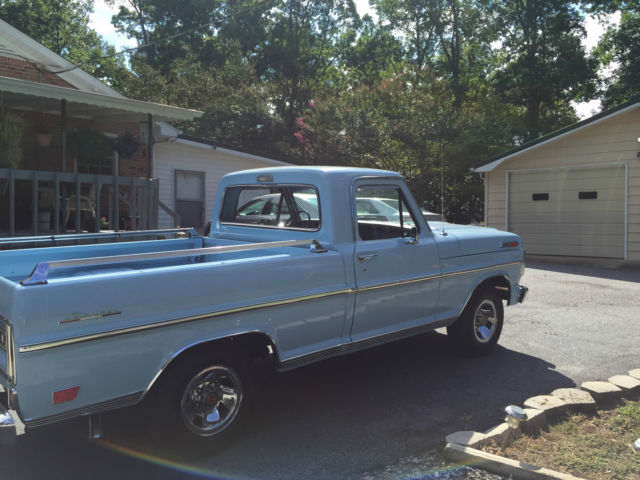 1969 Light blue Ford F-100 Short Bed