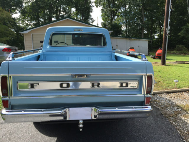1969 Light blue Ford F-100 Short Bed