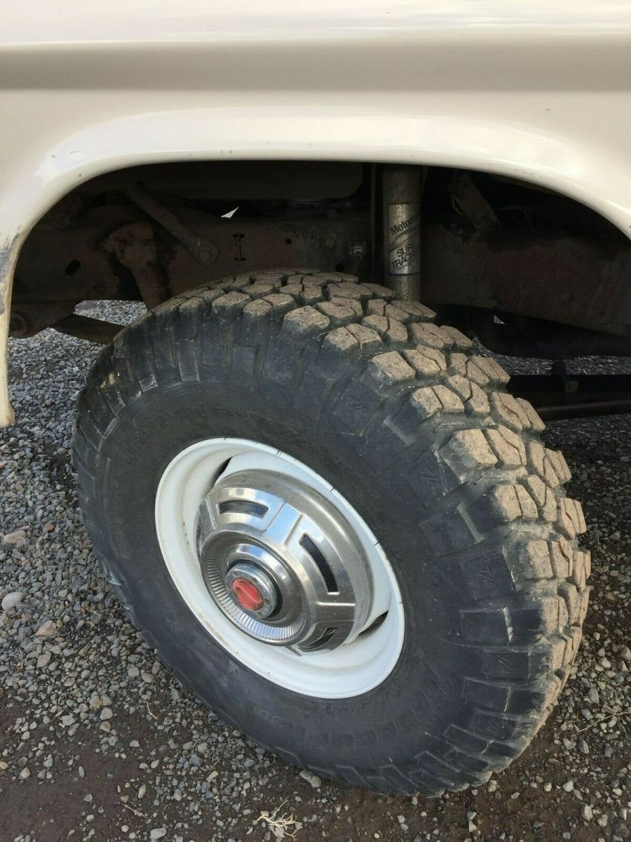 1969 White/Tan Ford F-250 Standard Cab Pickup