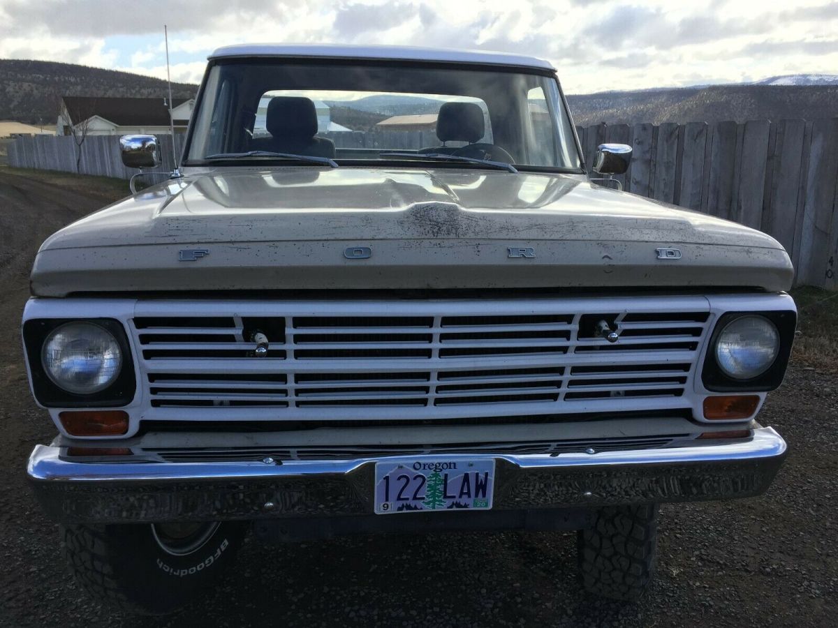 1969 White/Tan Ford F-250 Standard Cab Pickup