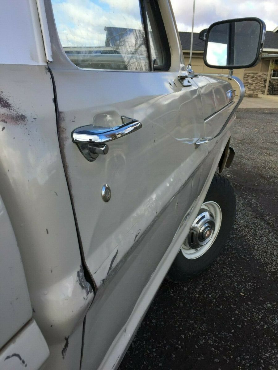 1969 White/Tan Ford F-250 Standard Cab Pickup