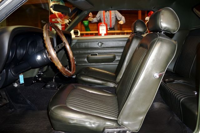 1969 Yellow Ford Mustang --