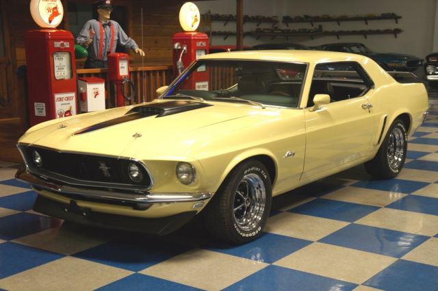 1969 Yellow Ford Mustang --