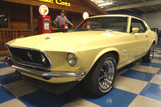 1969 Yellow Ford Mustang --