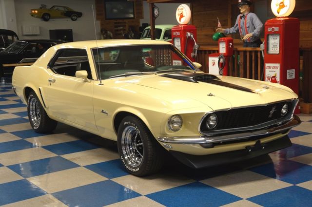 1969 Yellow Ford Mustang --