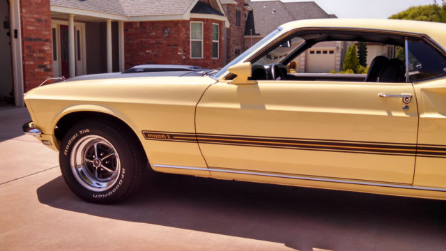 1969 meadowlark yellow Ford Mustang