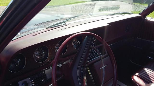 1969 Maroon w White landaeu top Ford Thunderbird
