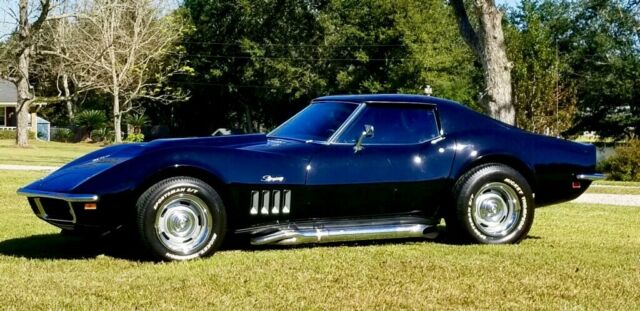 1969 Black Chevrolet Corvette Coupe / Removable top