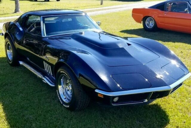 1969 Black Chevrolet Corvette Coupe / Removable top