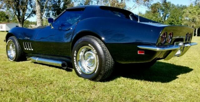 1969 Black Chevrolet Corvette Coupe / Removable top