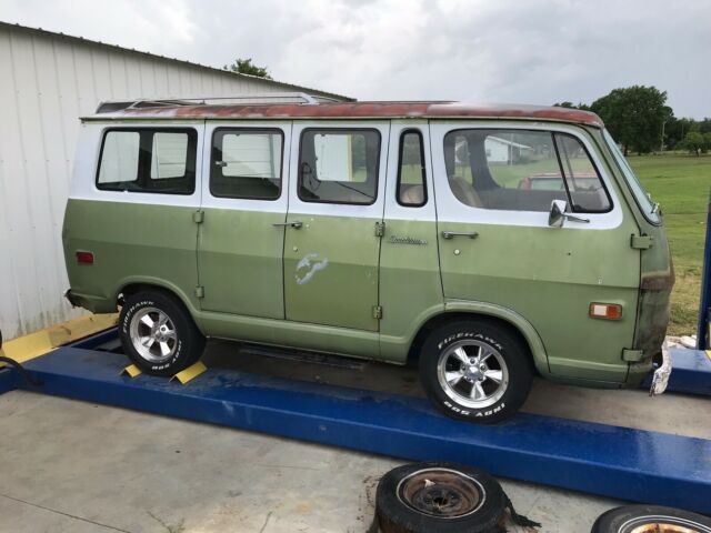 1969 Green white Chevrolet Sportvan90