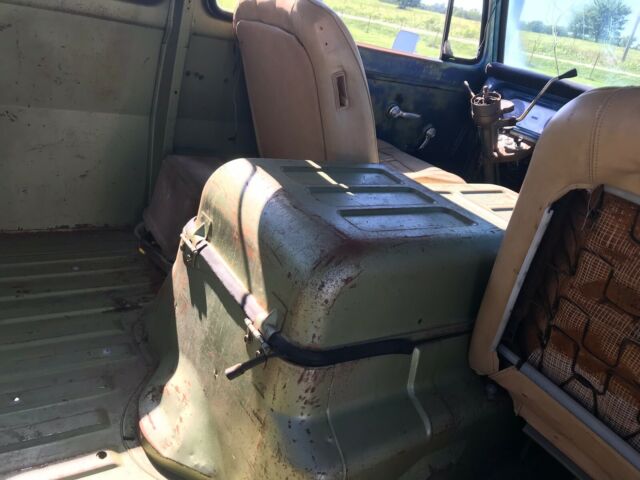 1969 Green white Chevrolet Sportvan90