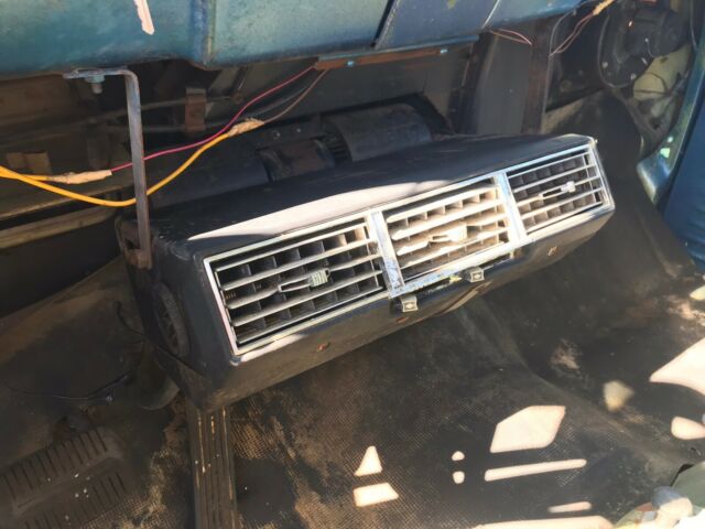 1969 Green white Chevrolet Sportvan90