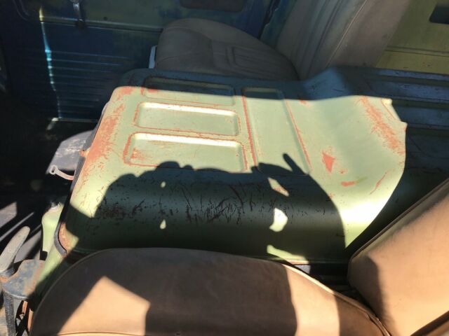 1969 Green white Chevrolet Sportvan90