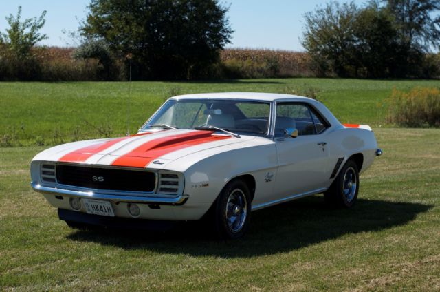 1969 White Chevrolet Camaro Coupe
