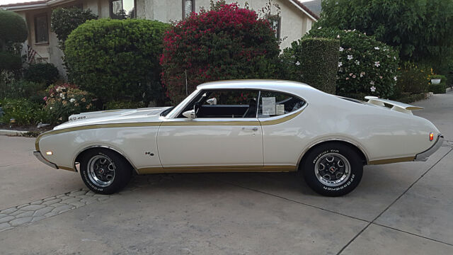 1969 White Oldsmobile Hurst Coupe