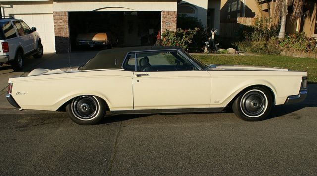 1969 Creme Lincoln Mark Series 2 Door Hardtop