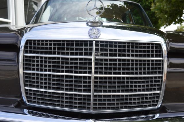 1969 Brown Mercedes-Benz 200-Series Sedan