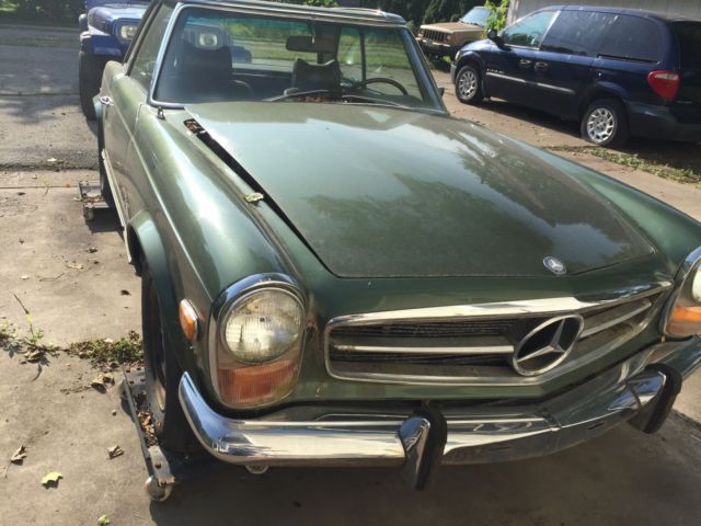 1969 Mercedes-Benz 200-Series