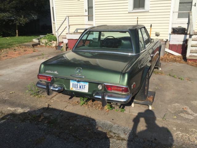 1969 Mercedes-Benz 200-Series