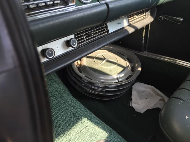 1969 Mercedes-Benz 200-Series