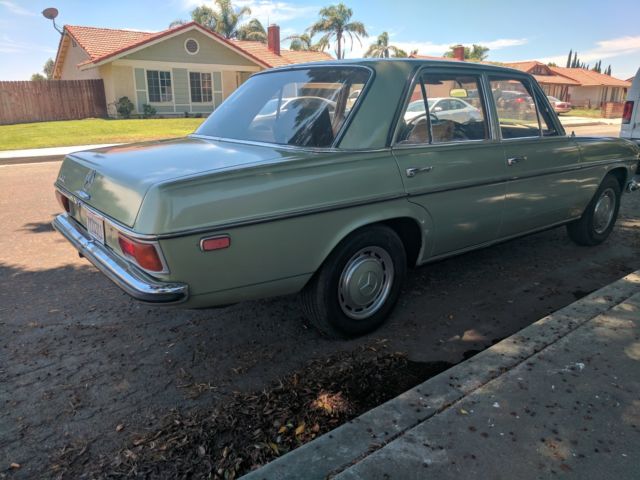 1969 Green Mercedes-Benz 200-Series U/K